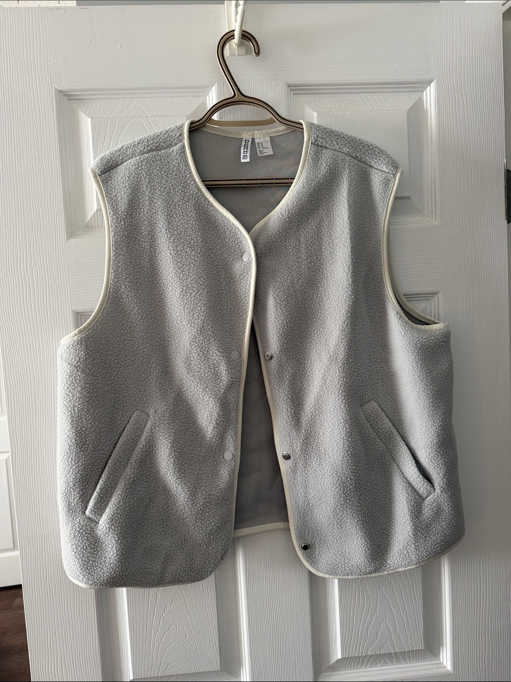 Light Gray Fleece Vest - Unbranded